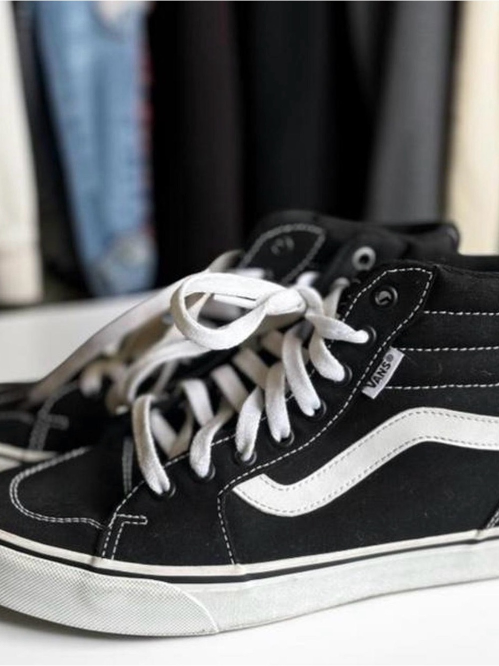 Vans Old Skool Black White Sneakers Women’s Size 8.5 Classic Skate Shoe Low Top